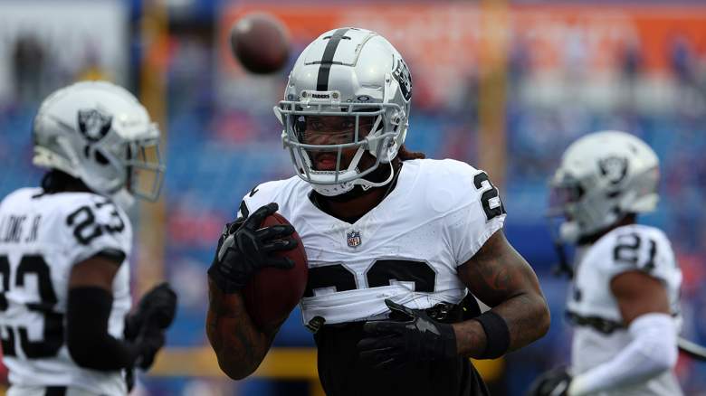 Raiders Consider Cutting 30-Year-Old RB…