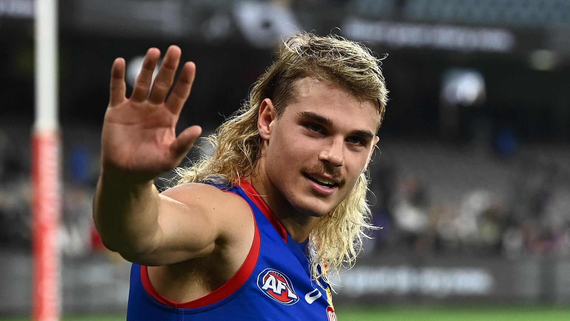 Cats Lead the Chase for Uncontracted Bulldogs Star Bailey Smith.